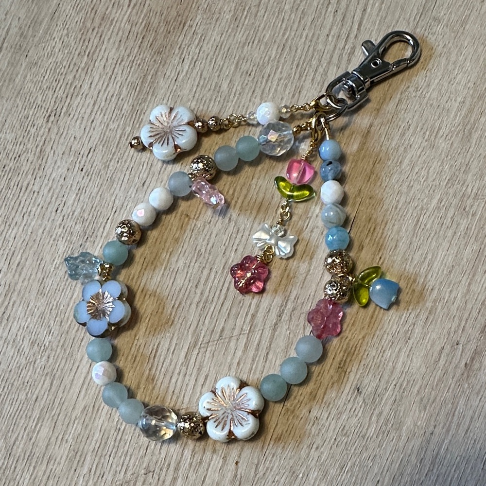 HOMEMADE | “Mosaic Floral Bouquet” Floral Beaded Keychain Bracelet